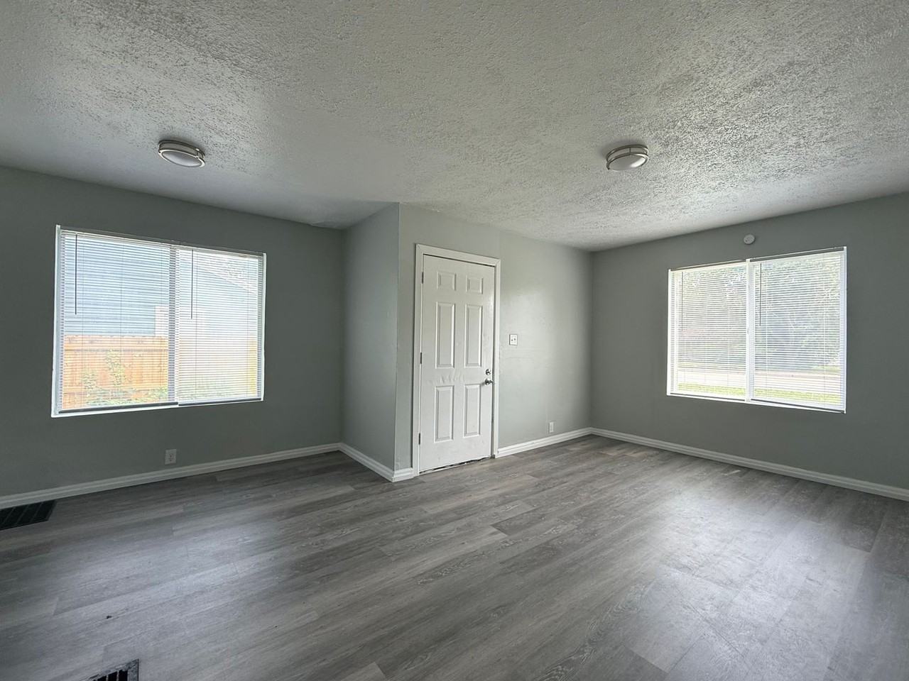 4804 E 34th St - Photo 5 of 11