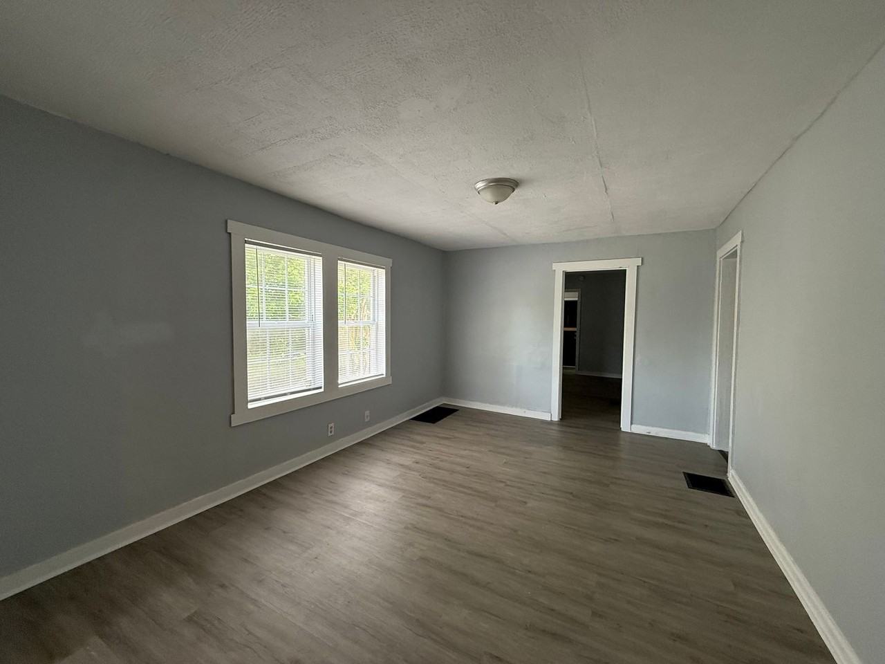 3420 N Denny St - Photo 5 of 15