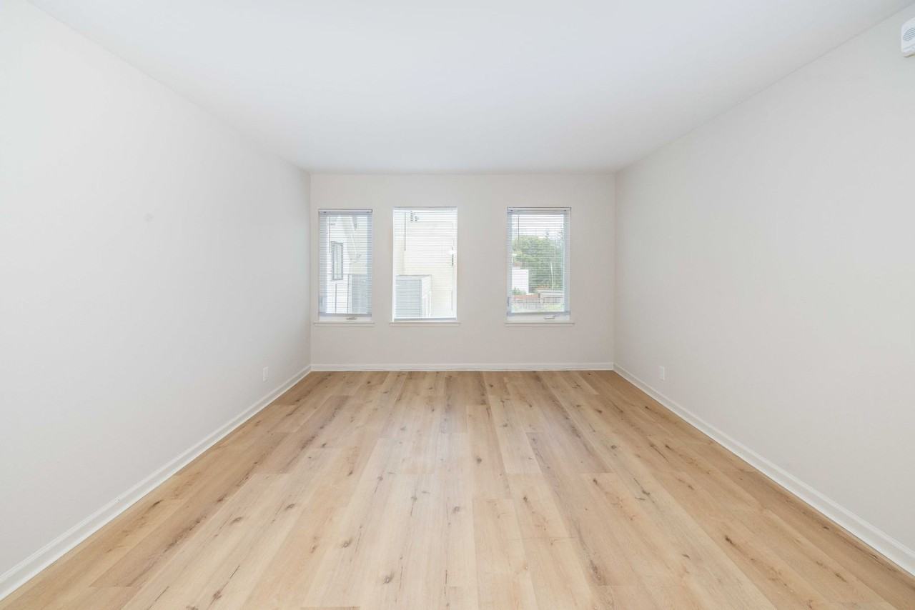 3015 Clement St - Photo 2 of 23