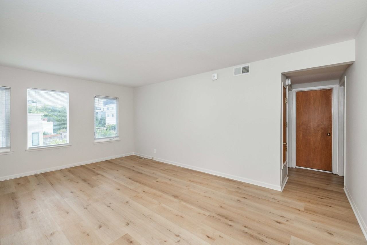 3015 Clement St - Photo 6 of 23
