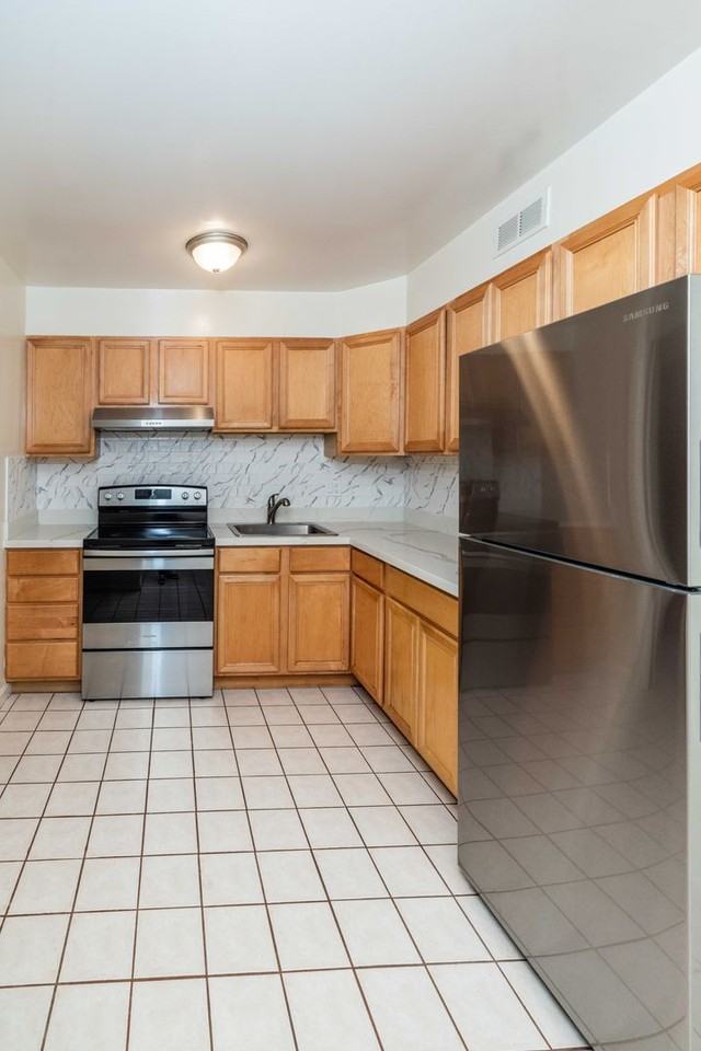 3015 Clement St - Photo 7 of 23