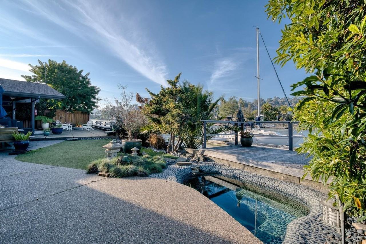 10 Capri Ct - Photo 7 of 20