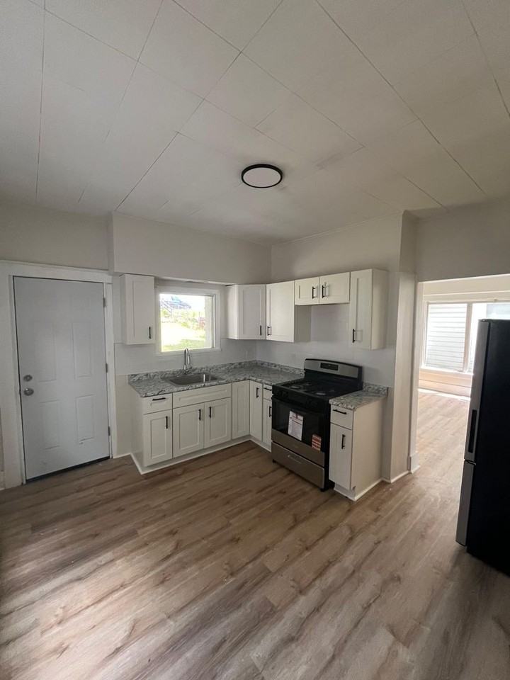1714 Victoria Ave - Photo 5 of 13