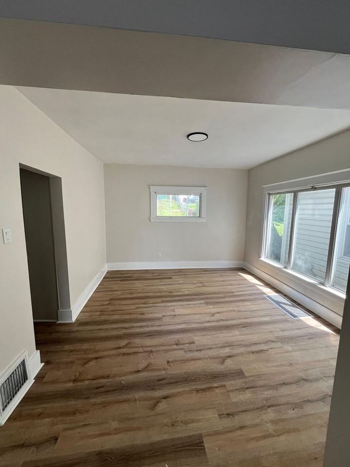 1714 Victoria Ave - Photo 7 of 13