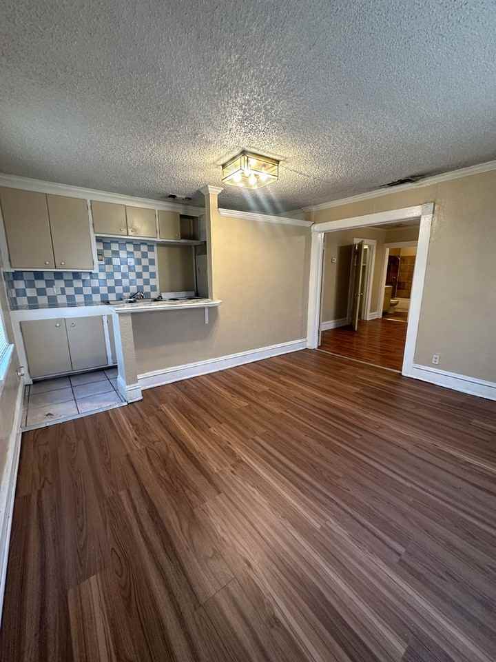 3602 S Polk- Triplex - Photo 2 of 18