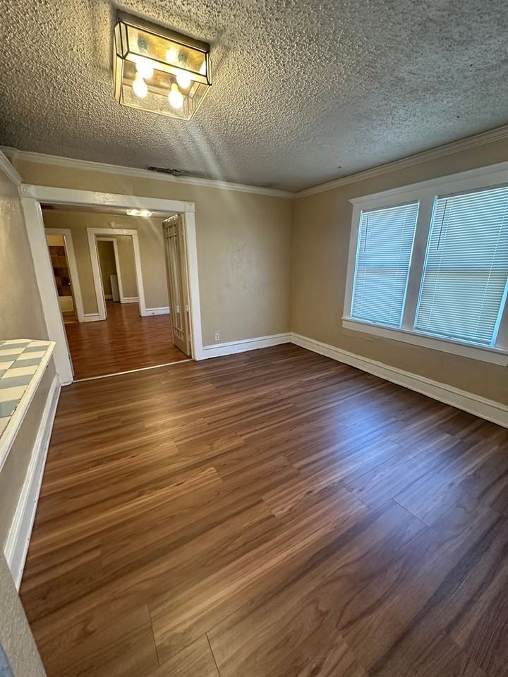 3602 S Polk- Triplex - Photo 3 of 18