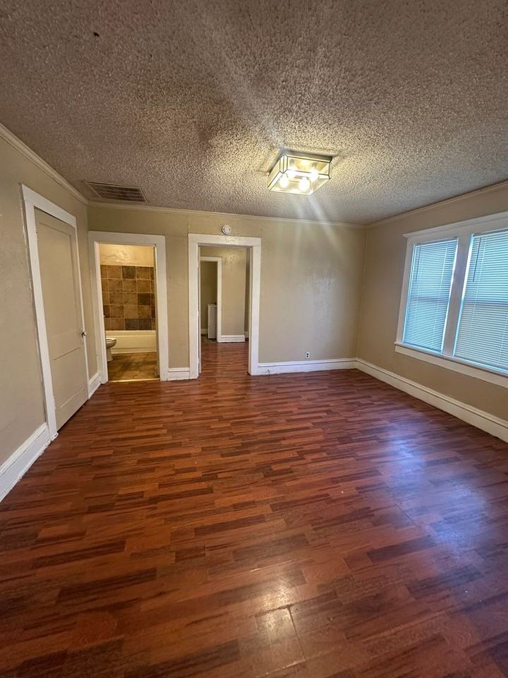 3602 S Polk- Triplex - Photo 4 of 18
