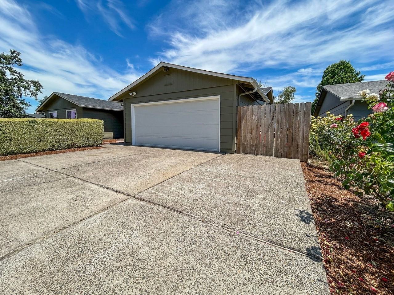 1488 Warbler Dr Se - Photo 2 of 35