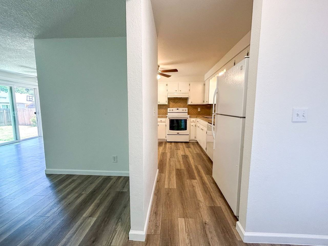 1488 Warbler Dr Se - Photo 4 of 35