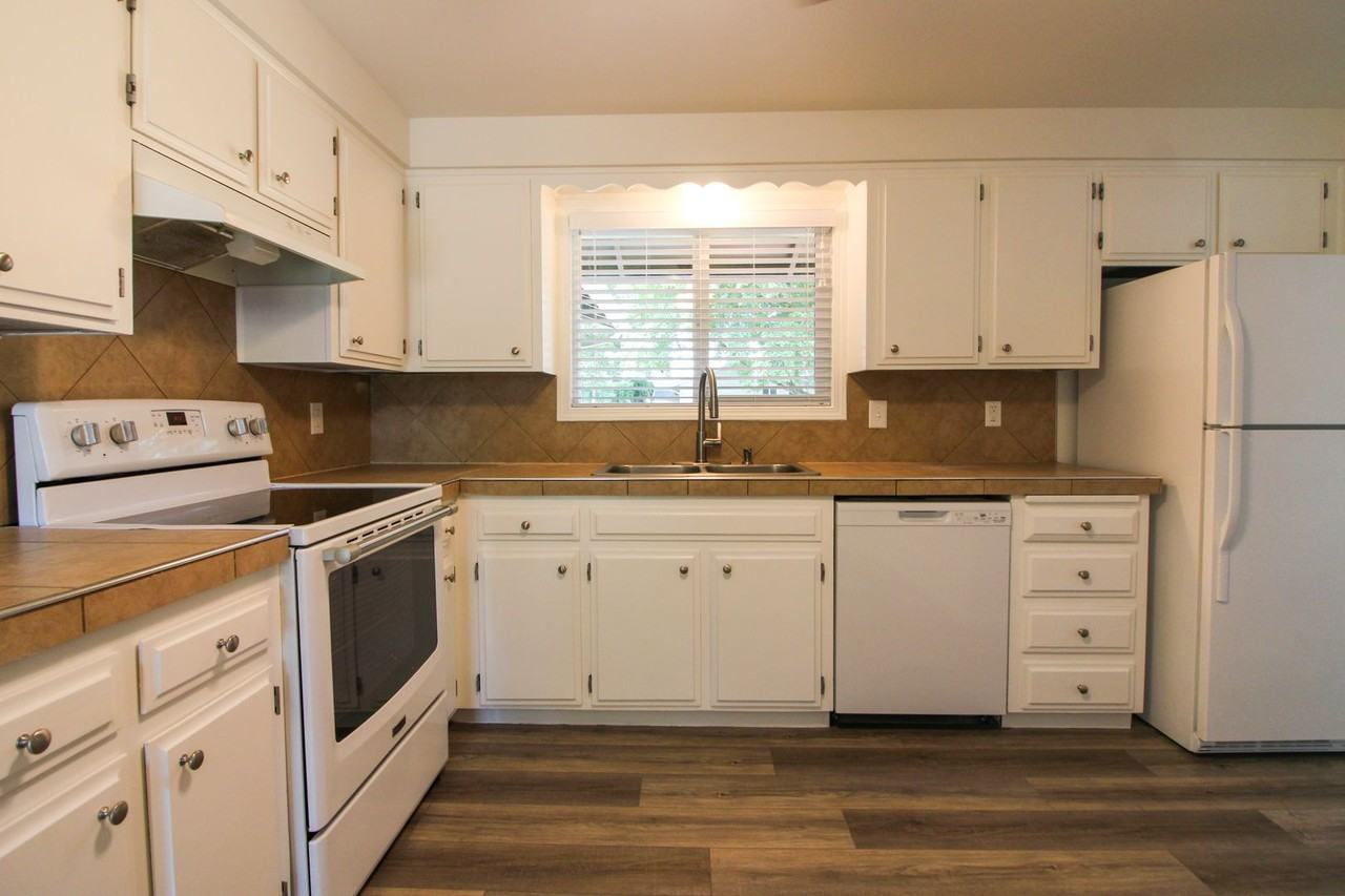 1488 Warbler Dr Se - Photo 7 of 35