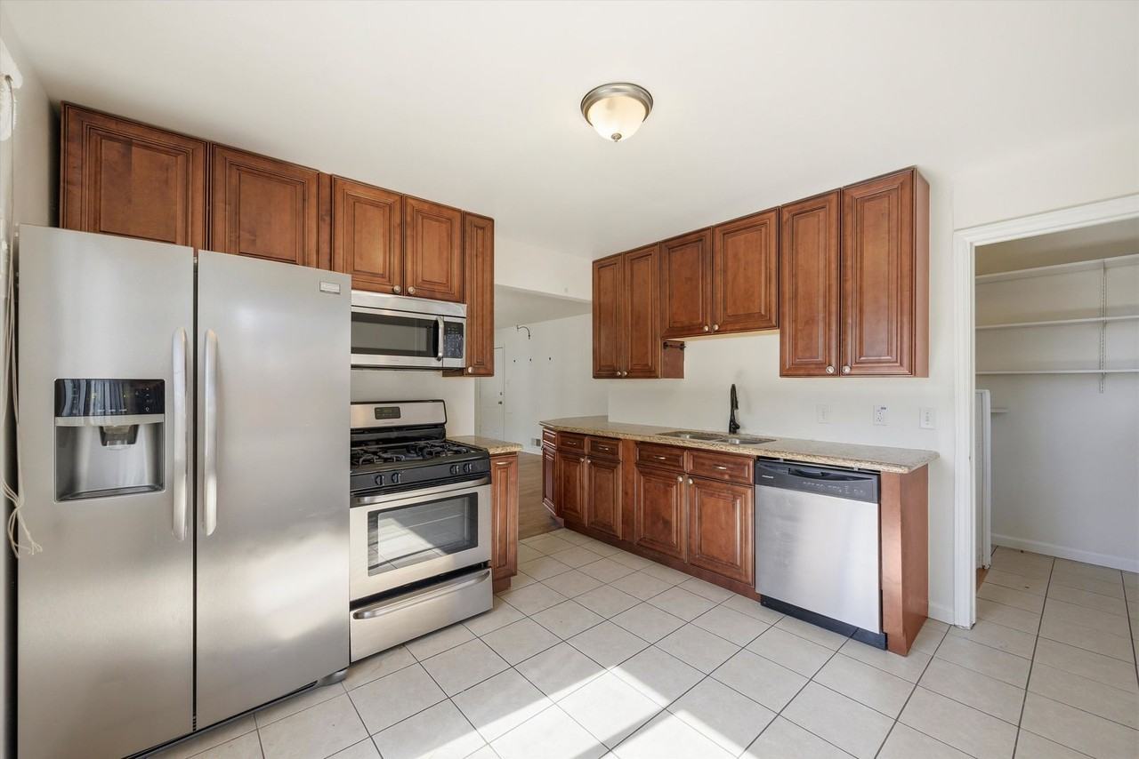 2300 Moline St - Photo 4 of 20