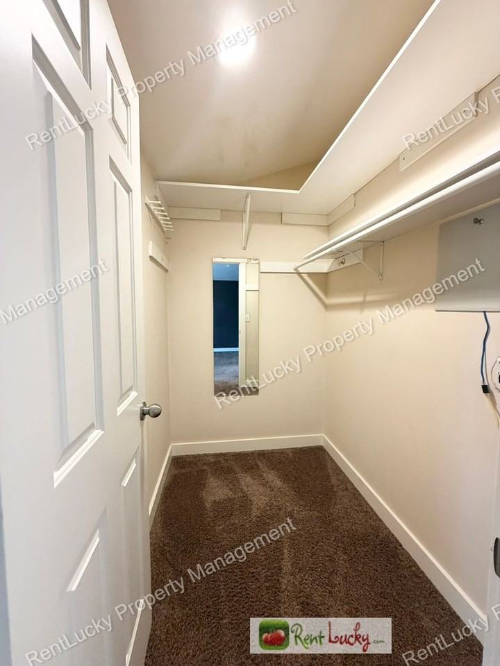 2652 Nw 56th St - Photo 4 of 23