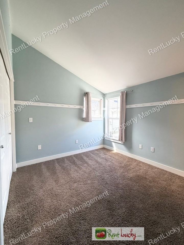 2652 Nw 56th St - Photo 6 of 23