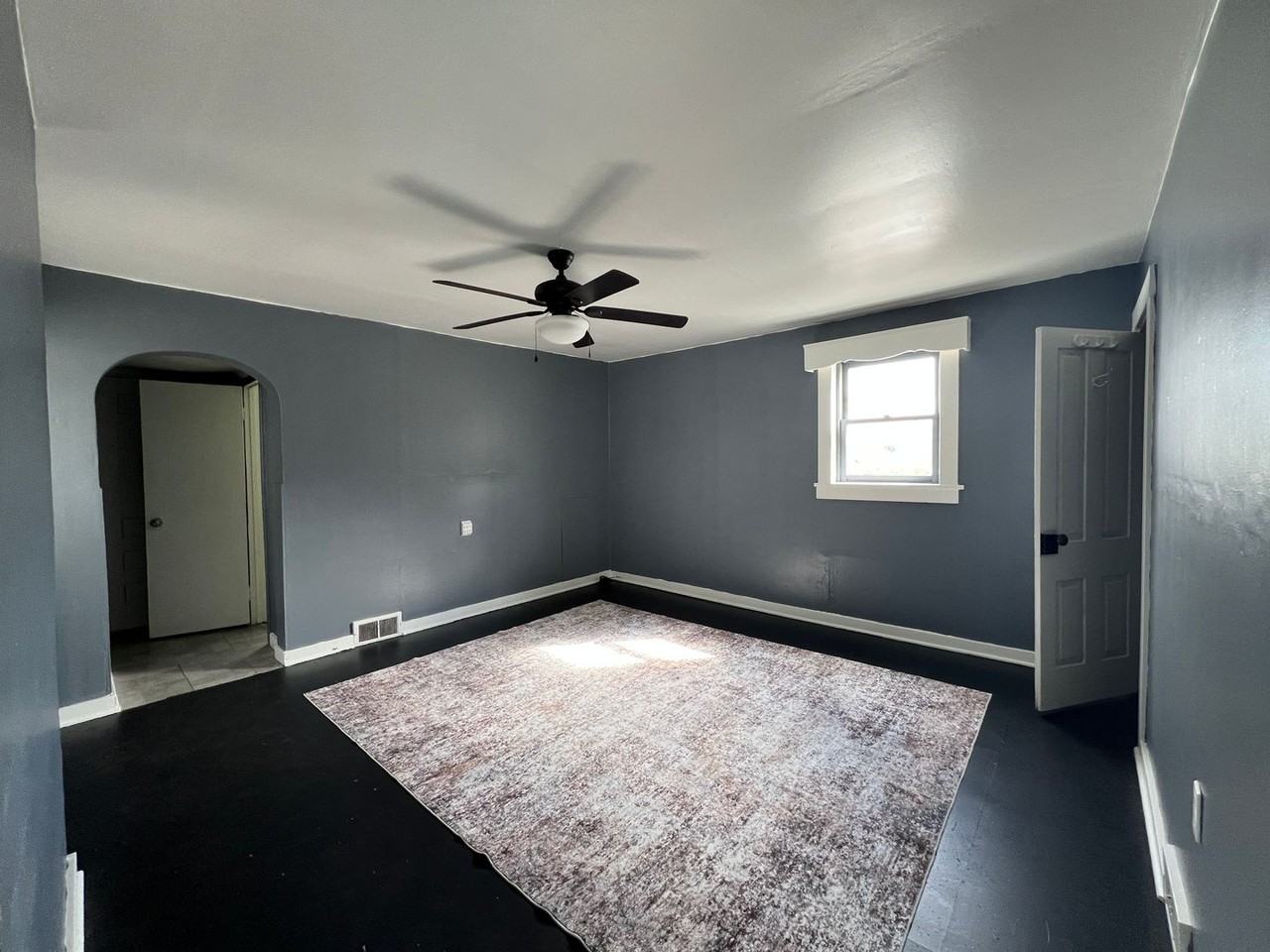 208-210 208-210 McClure St. - 210 McClure - Photo 5 of 11