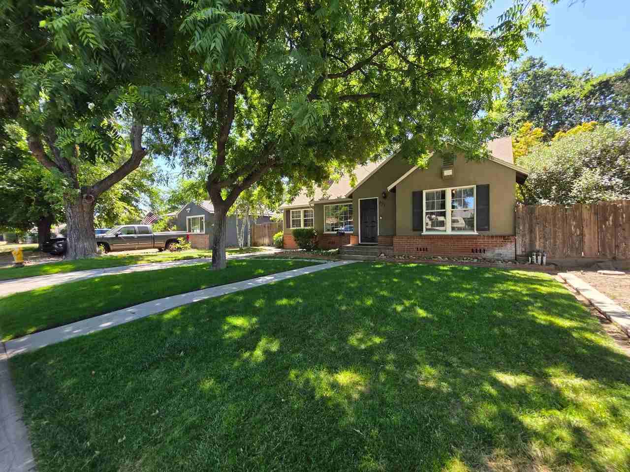 221 Oakshire Ave - Photo 3 of 32
