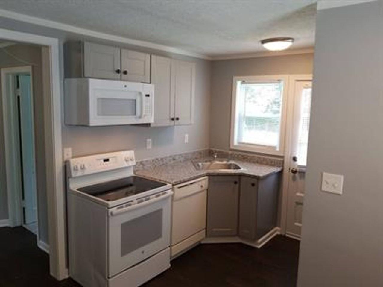 1609 Clara Ave - Photo 4 of 17