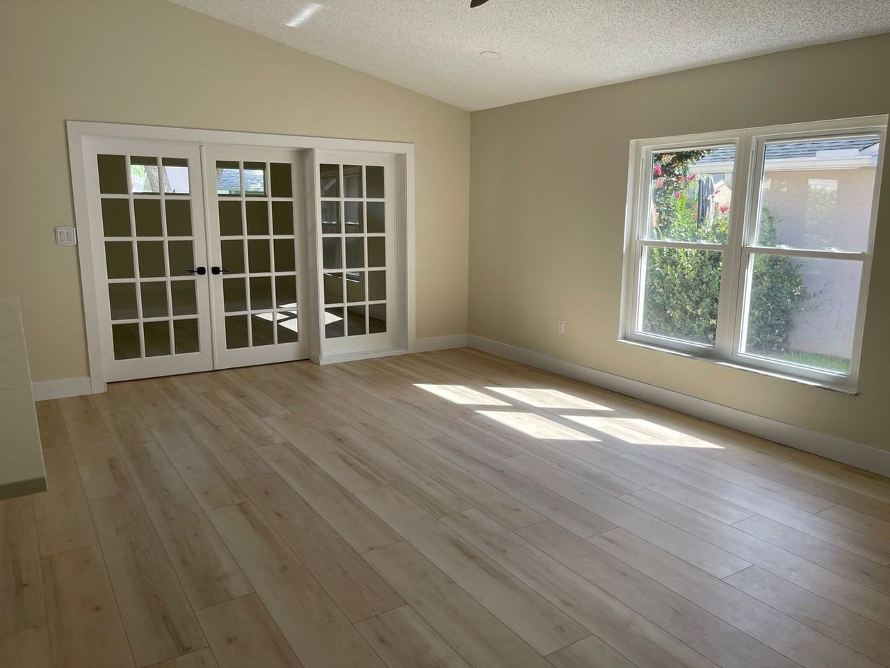 8143 Laurel Green Dr - Photo 4 of 16