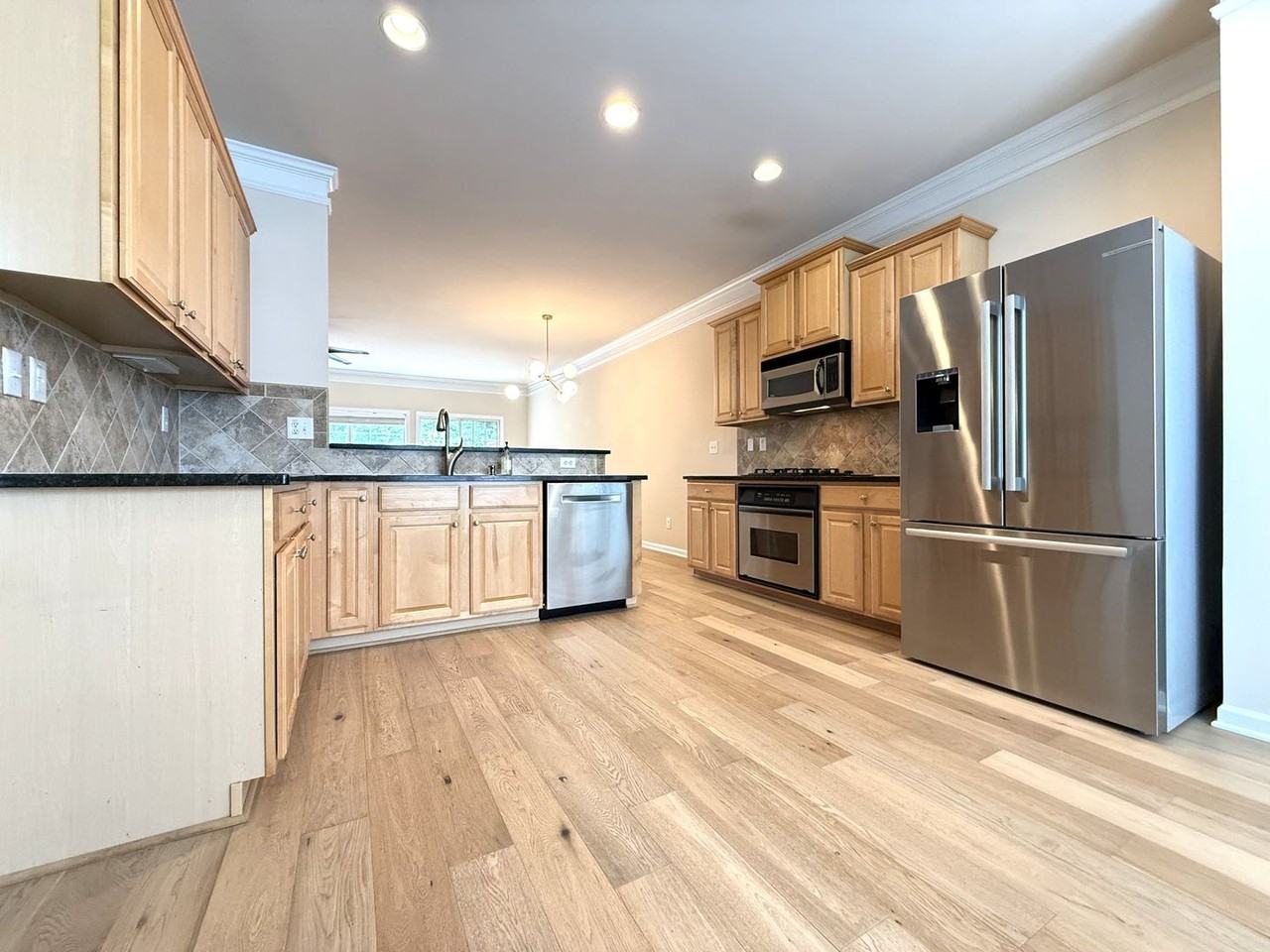 635 Coligny Ct - Photo 3 of 20