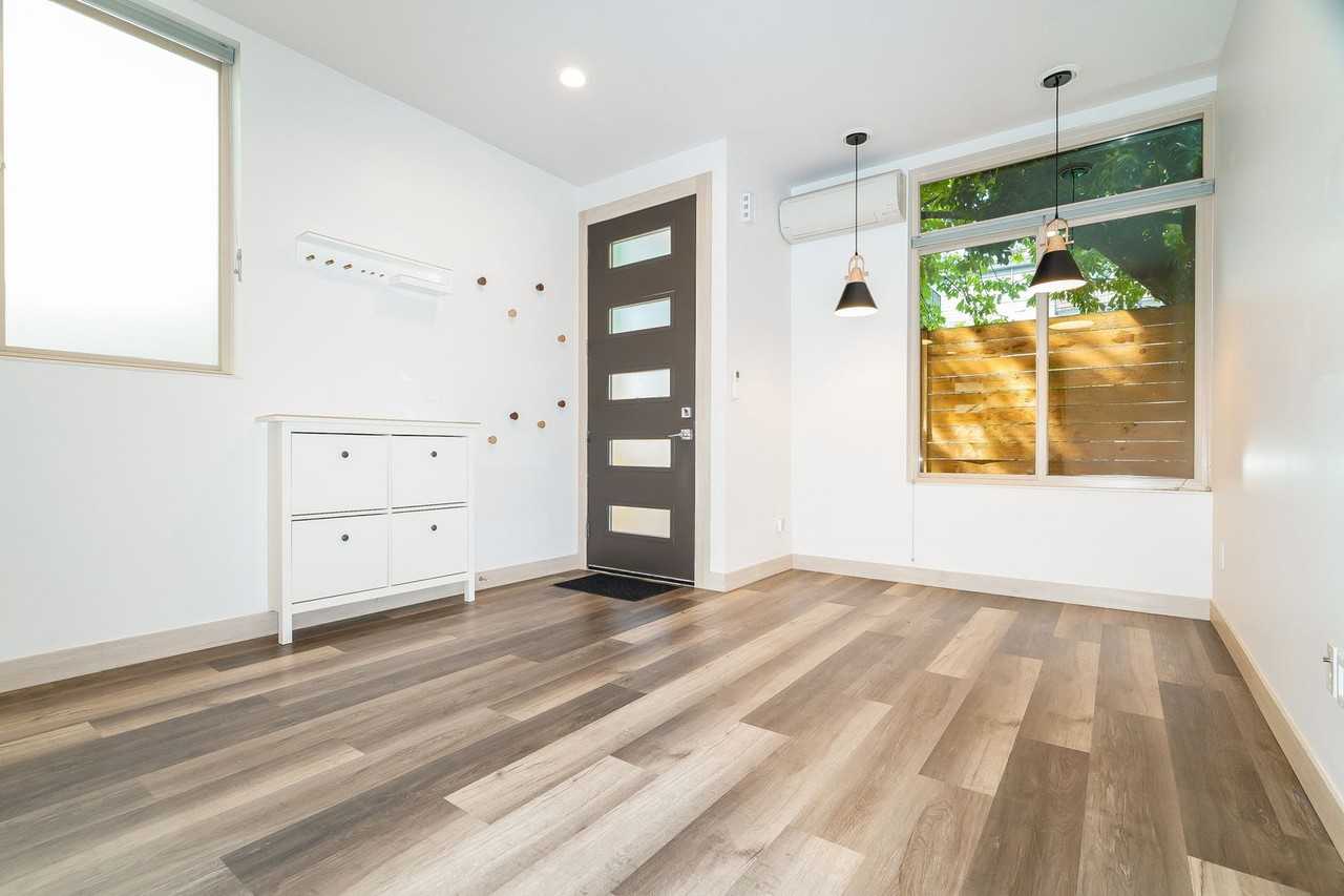 5616C California Ave Sw - Photo 4 of 34