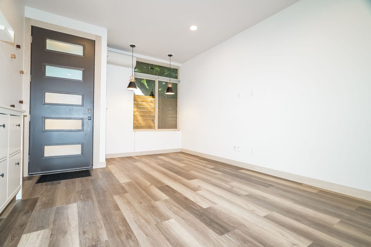 5616C California Ave Sw - Photo 5 of 34