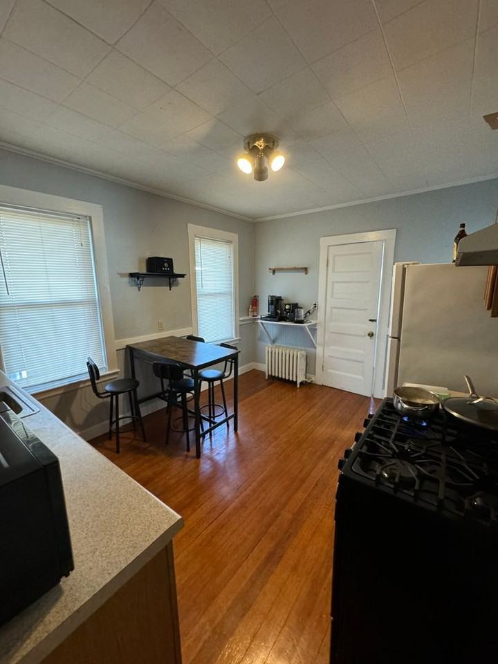 77 Foster St - Photo 2 of 15