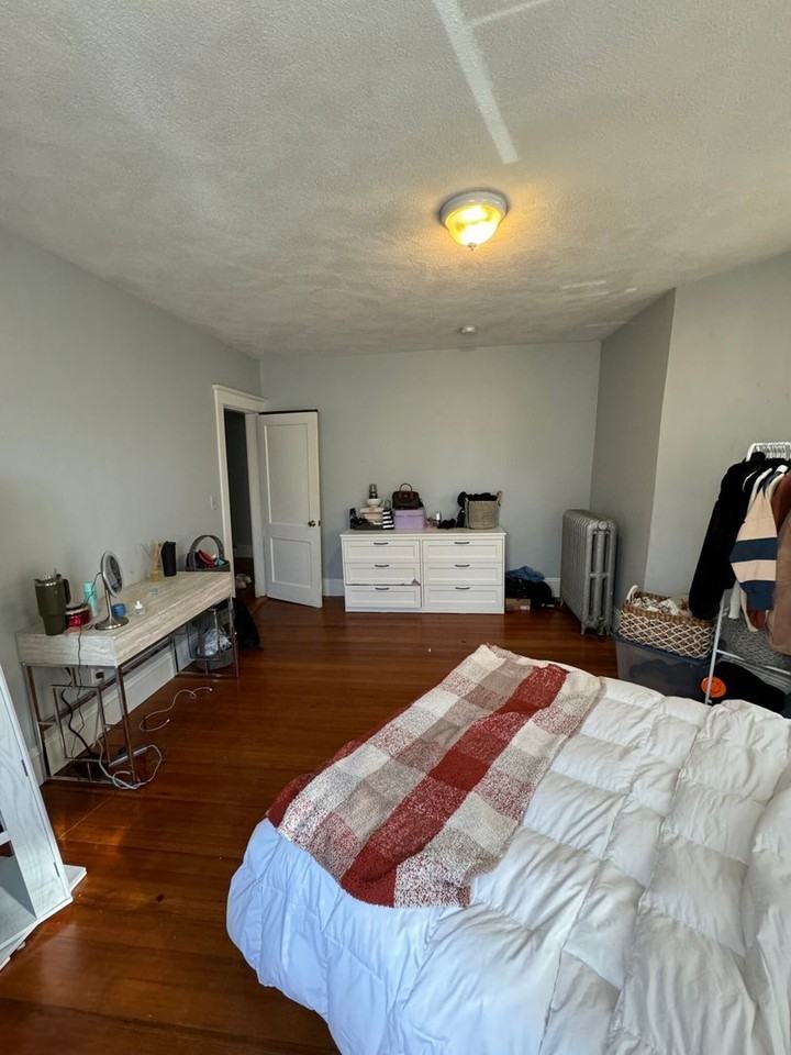 77 Foster St - Photo 5 of 15