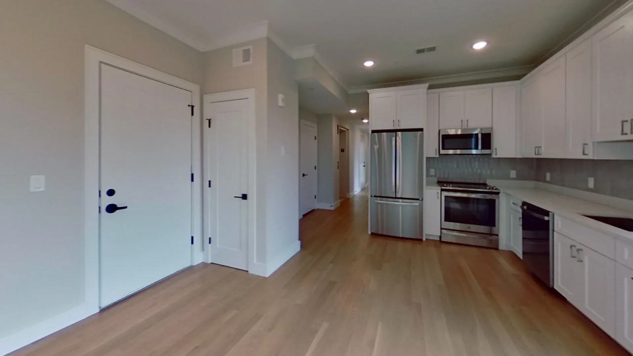 106 Warren St - Photo 4 of 7