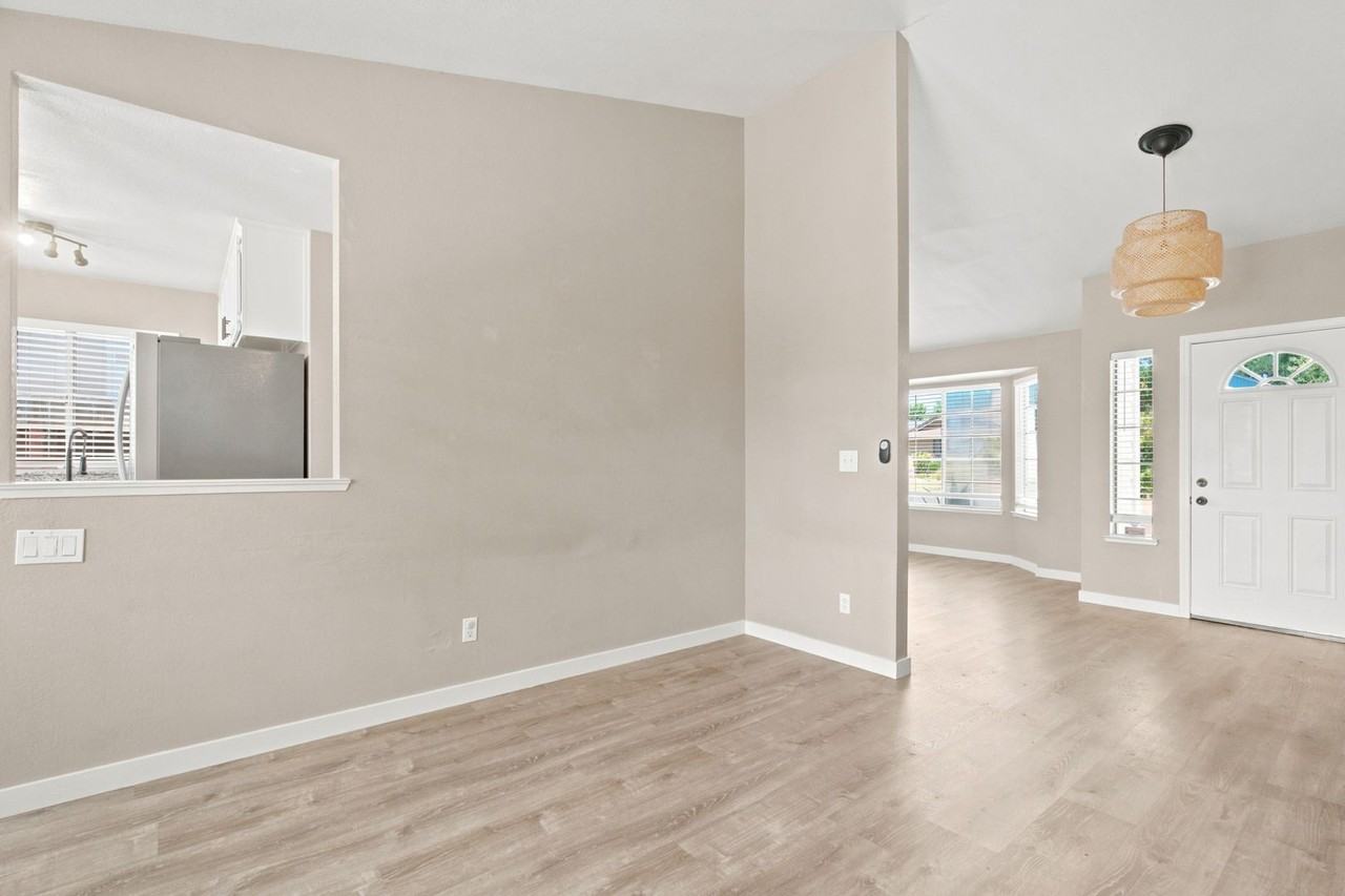 8034 Fairlands Way - Photo 3 of 27