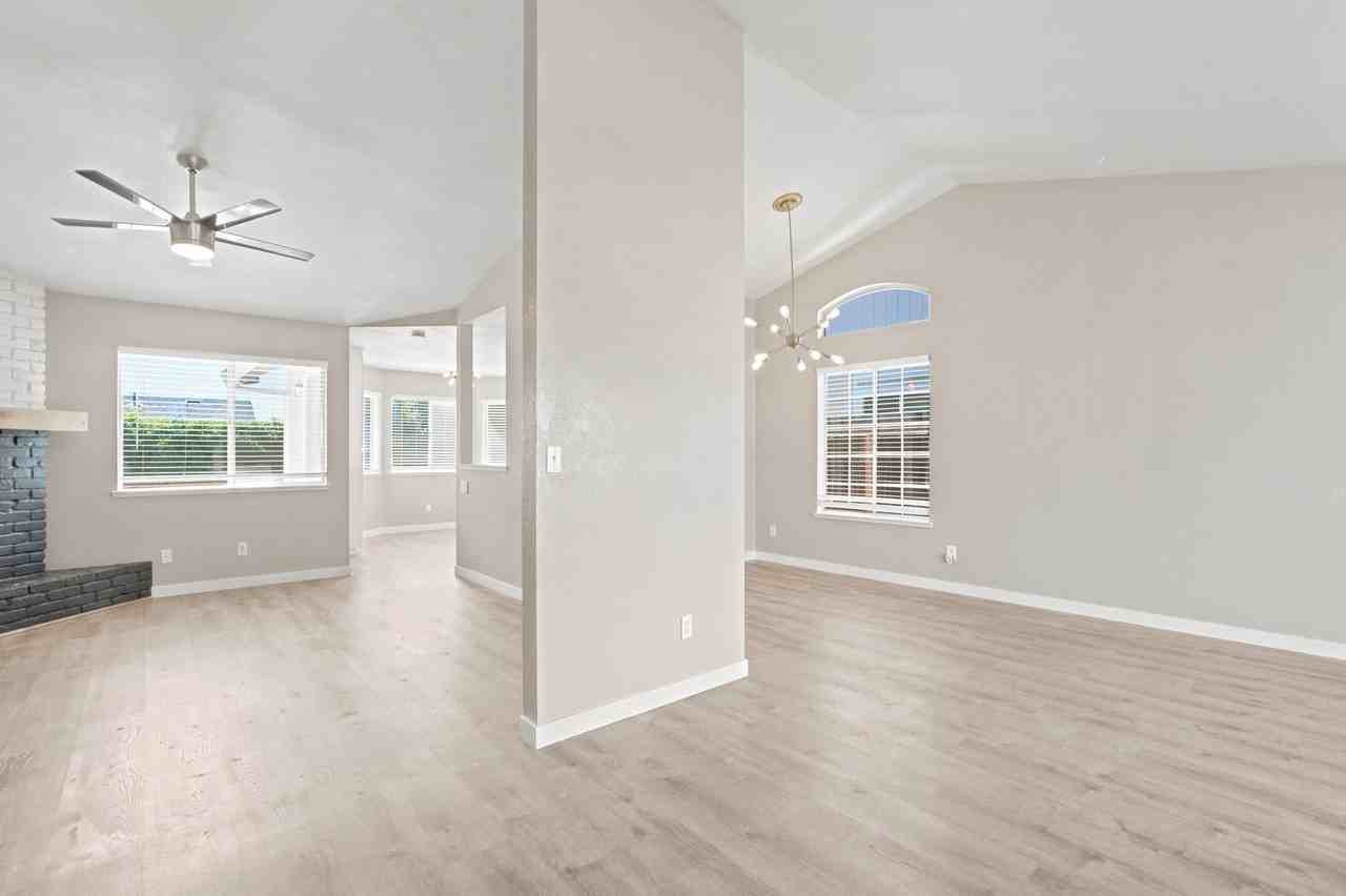 8034 Fairlands Way - Photo 4 of 27