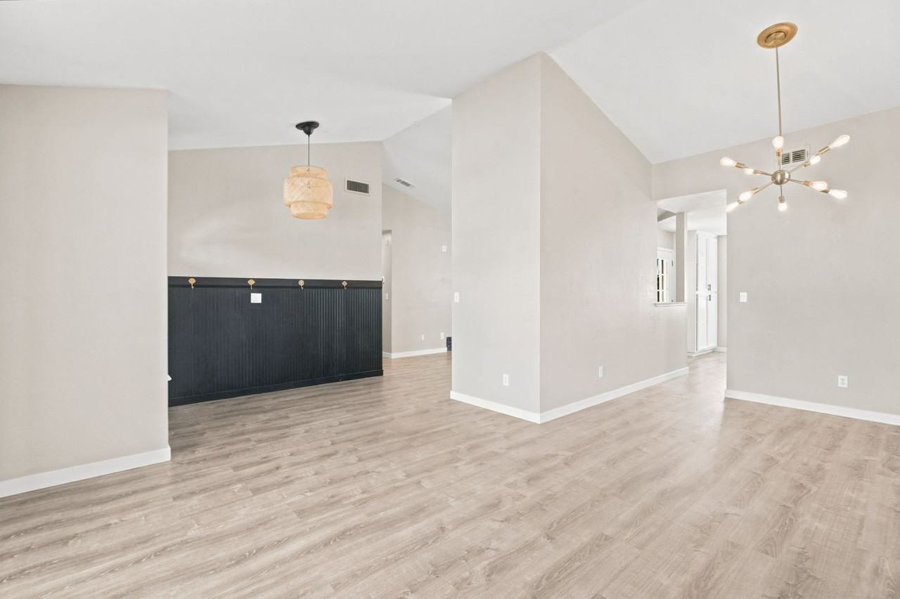 8034 Fairlands Way - Photo 7 of 27