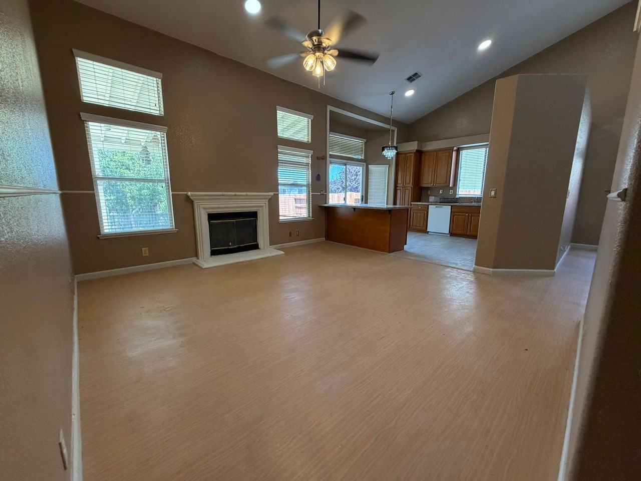 6408 Emerald Dr - Photo 7 of 24