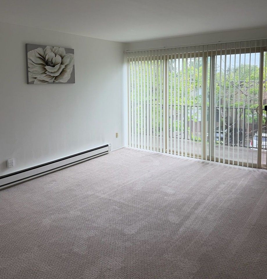 11112 Ne 68th St #325 - Photo 2 of 13