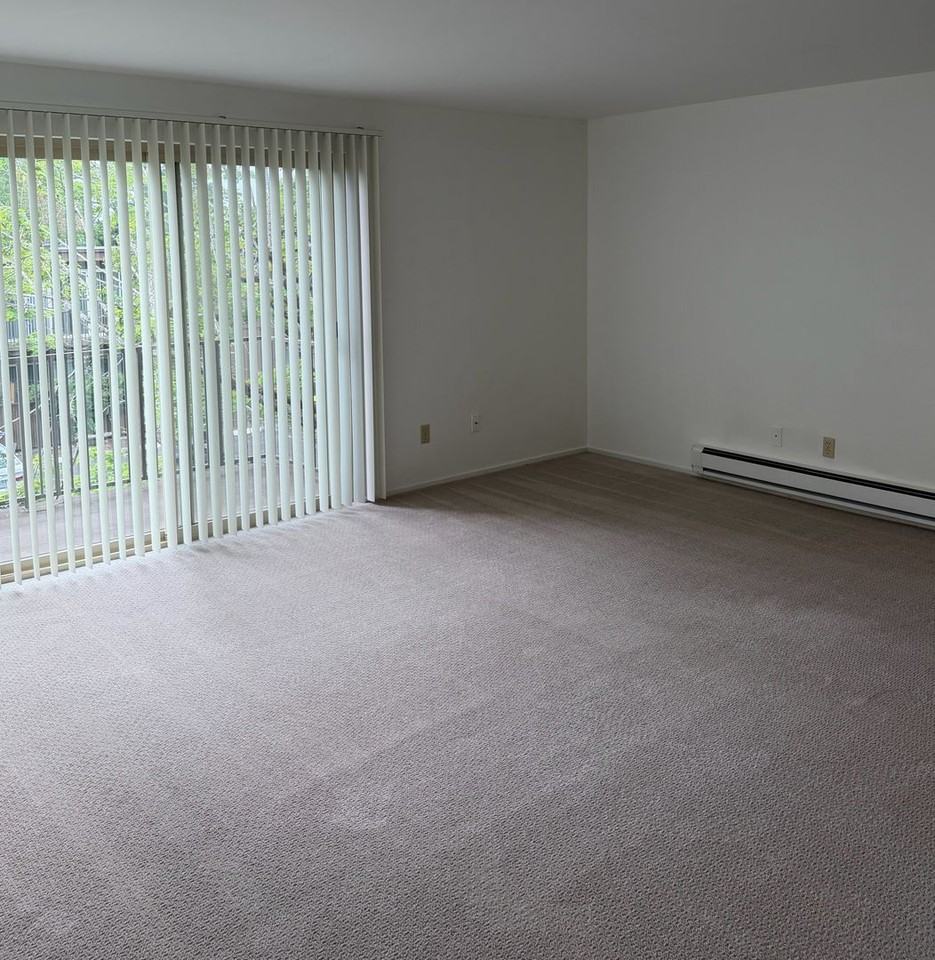 11112 Ne 68th St #325 - Photo 3 of 13