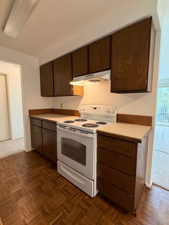 11112 Ne 68th St #325 - Photo 5 of 13