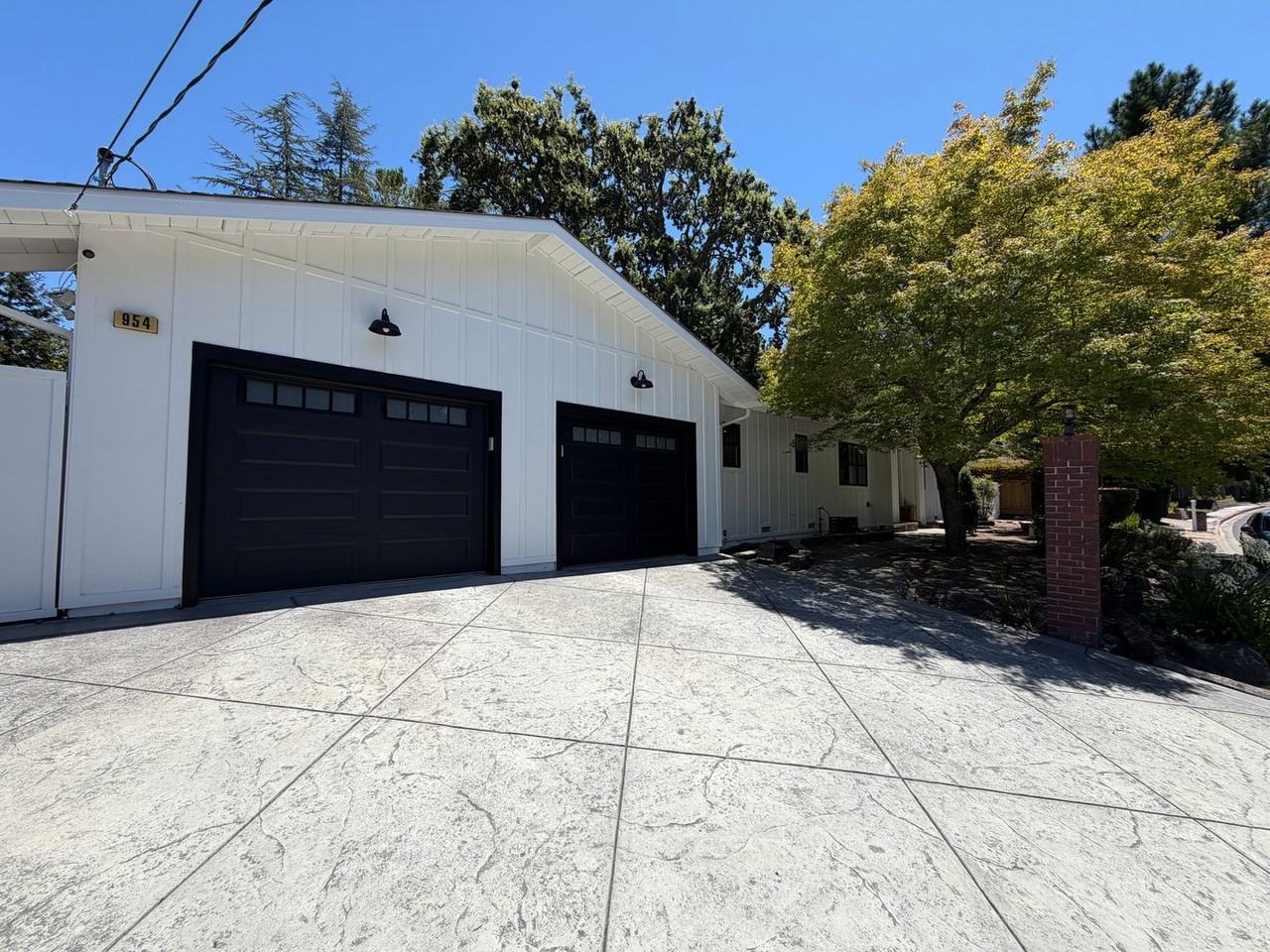 954 Acalanes Rd - Photo 2 of 24