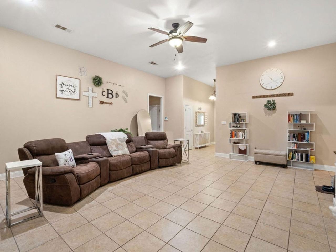 315 Veterans Ln - Photo 4 of 24