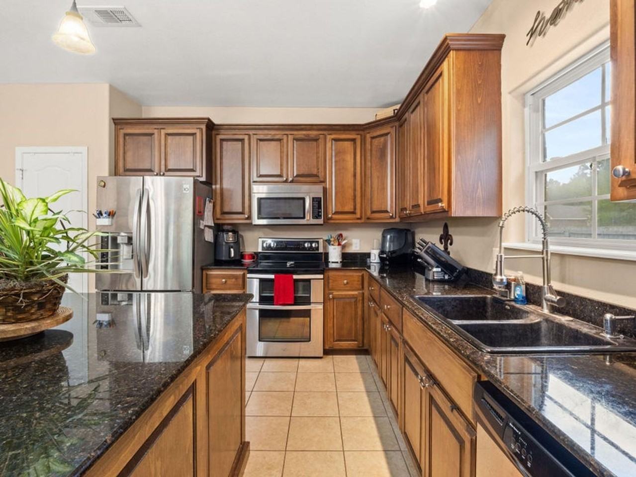 315 Veterans Ln - Photo 5 of 24