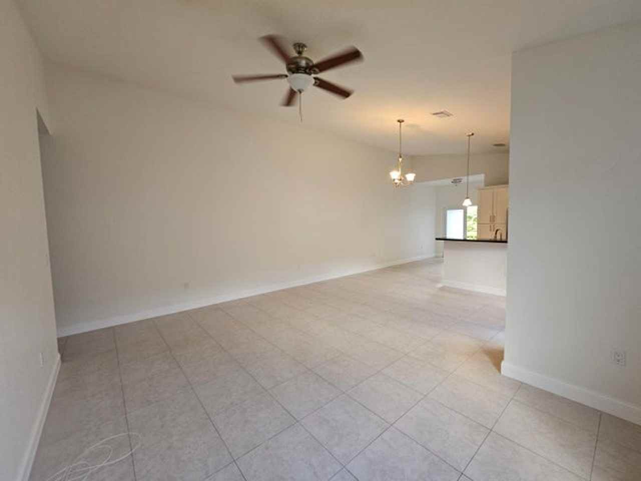 743 Nw 2nd Ave - Photo 4 of 11