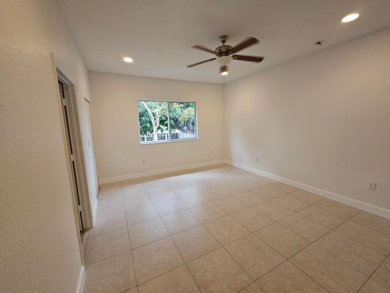 743 Nw 2nd Ave - Photo 5 of 11