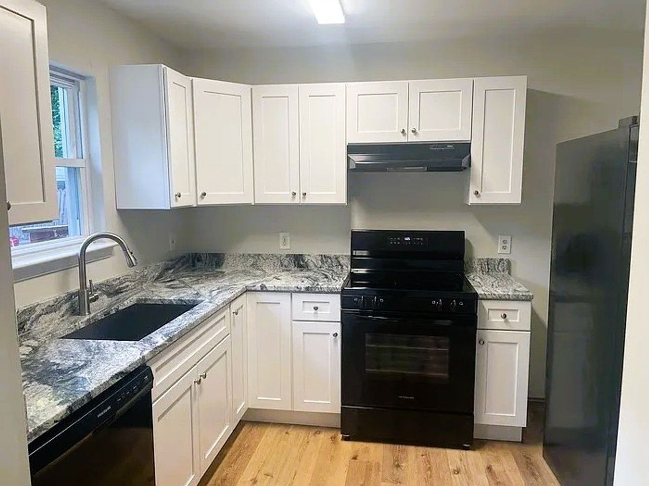 116 S Rock Glen Rd - Photo 2 of 13