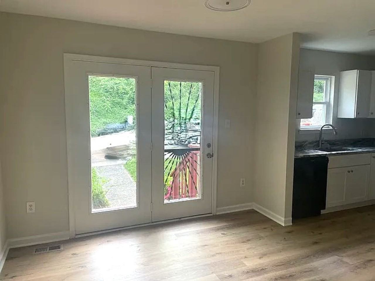 116 S Rock Glen Rd - Photo 3 of 13