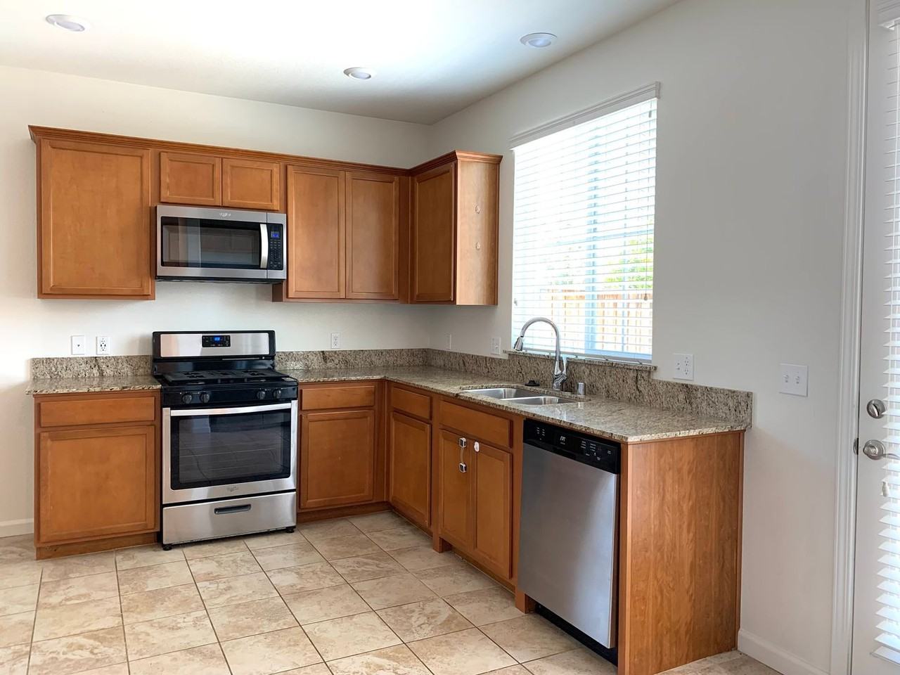 1900 Monroe Ct #100 - Photo 4 of 29