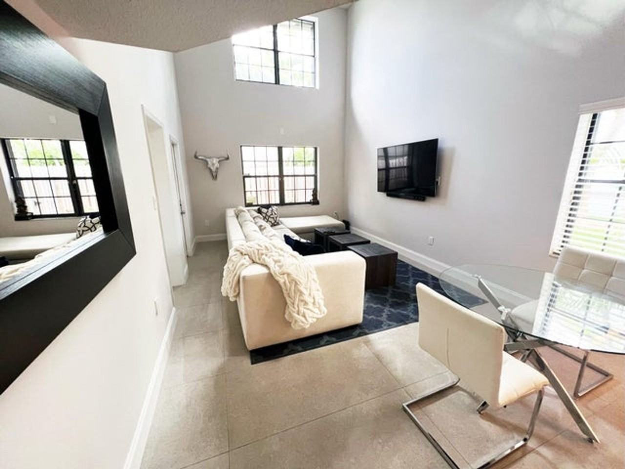 235 City View Dr - Photo 3 of 10