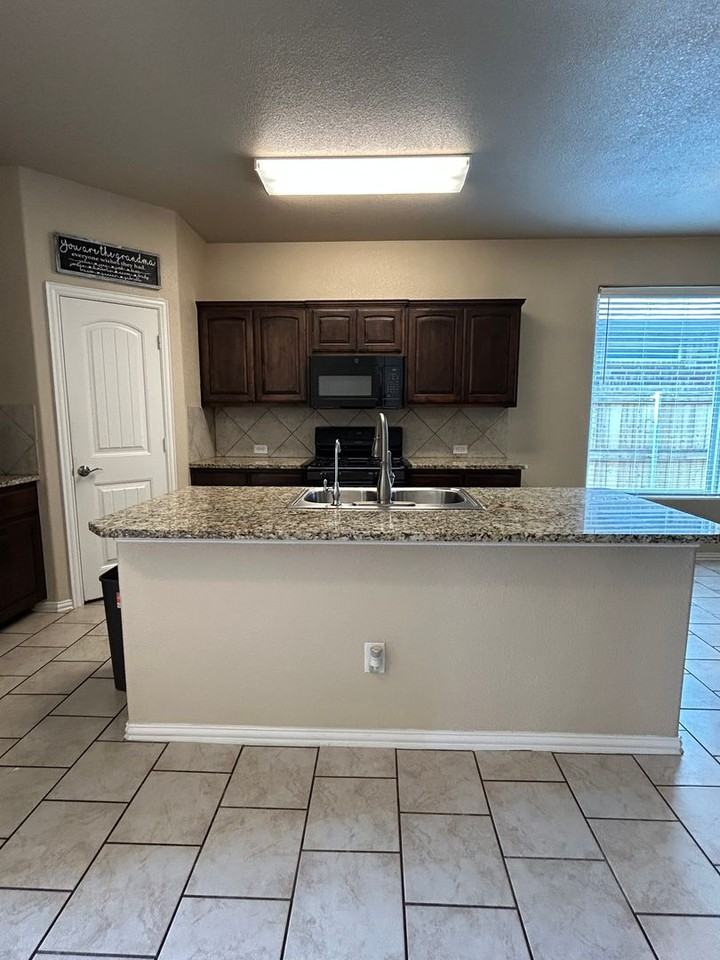 6917 Brooks Ranch Rd - Photo 5 of 20