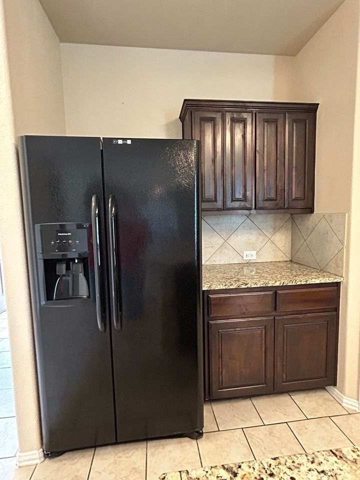 6917 Brooks Ranch Rd - Photo 6 of 20