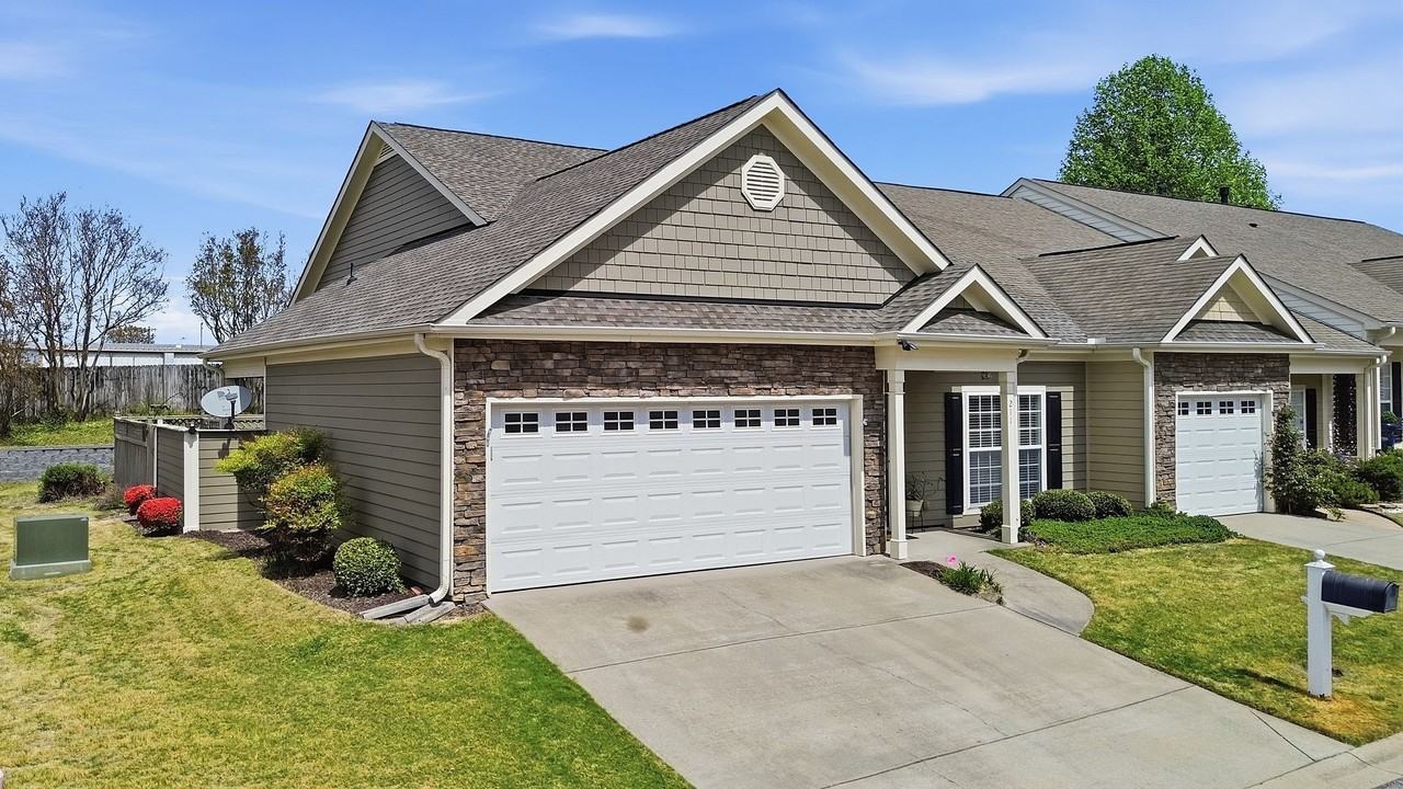 211 Louisville Dr - Photo 2 of 29