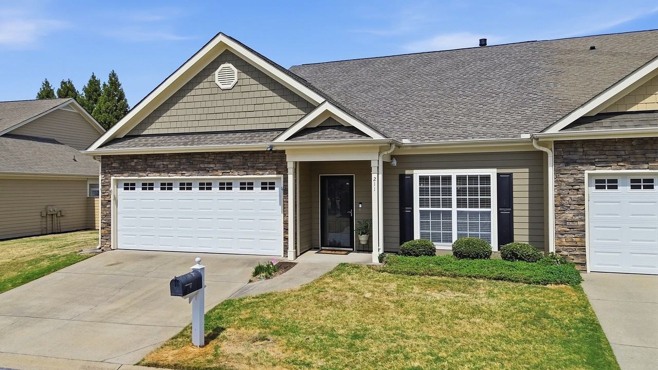 211 Louisville Dr - Photo 3 of 29