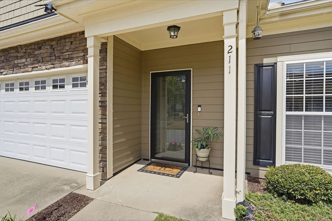 211 Louisville Dr - Photo 4 of 29