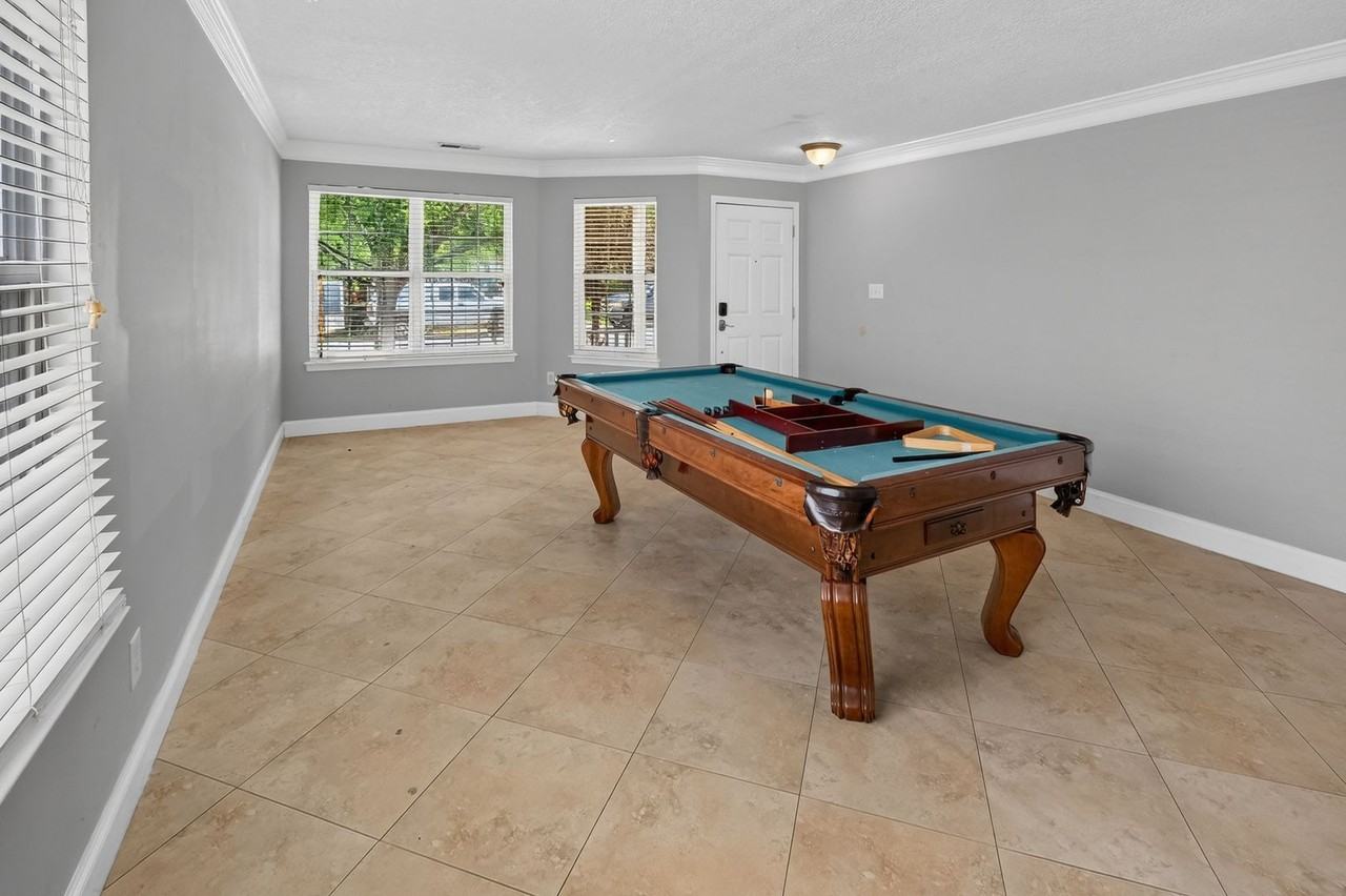 10745 Glenluce Ave - Photo 4 of 30