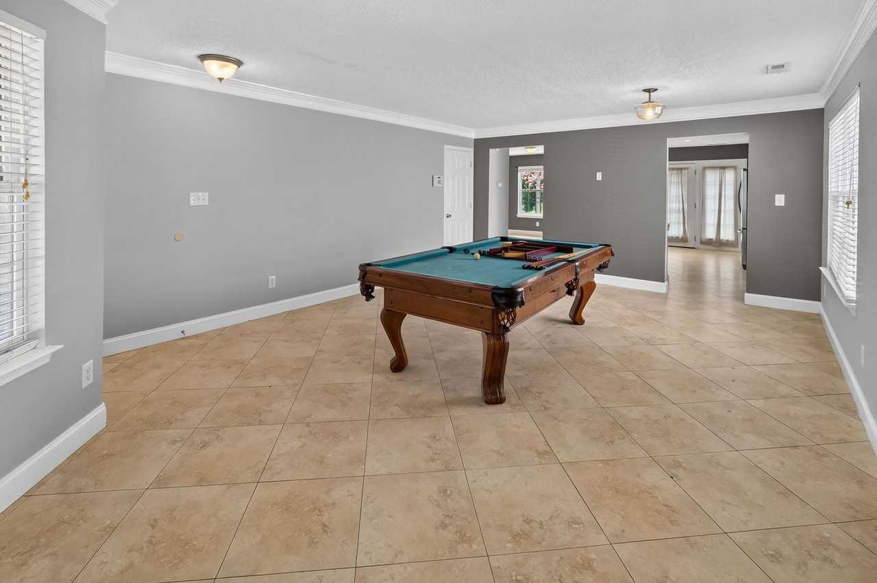 10745 Glenluce Ave - Photo 5 of 30